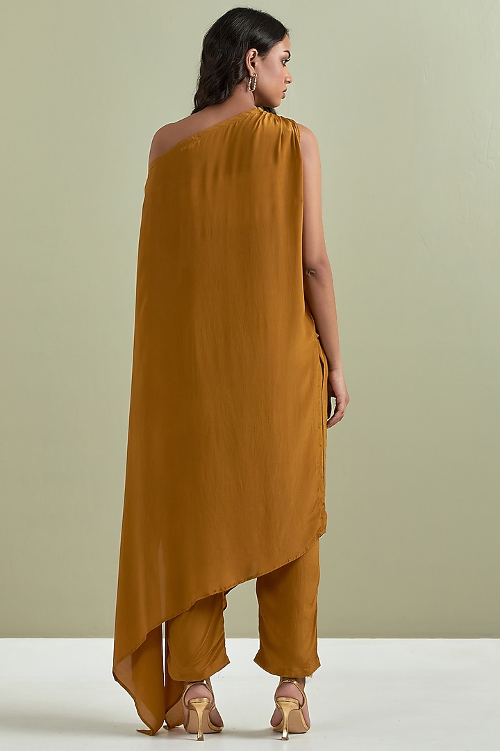 Mustard Crepe Embroidered Kurta Set by Priya chaudhary at Pernia's Pop Up Shop