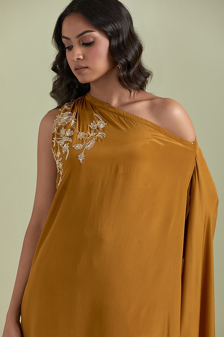 Mustard Crepe Embroidered Kurta Set by Priya chaudhary at Pernia's Pop Up Shop