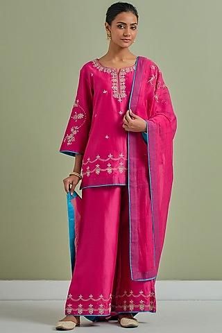Pink Chanderi Silk Embroidered Kurta Set by Priya chaudhary