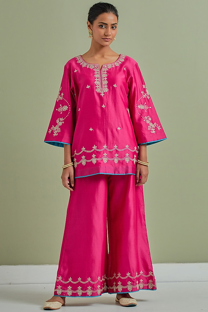 Pink Chanderi Silk Embroidered Kurta Set by Priya chaudhary at Pernia's Pop Up Shop
