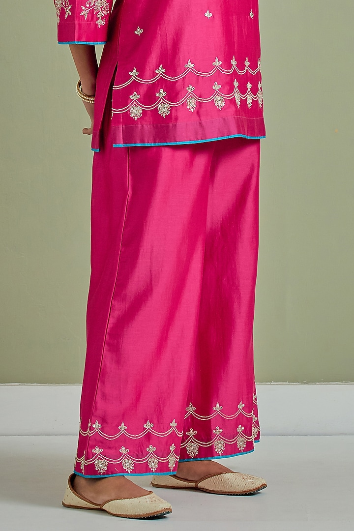 Pink Chanderi Silk Embroidered Kurta Set by Priya chaudhary at Pernia's Pop Up Shop