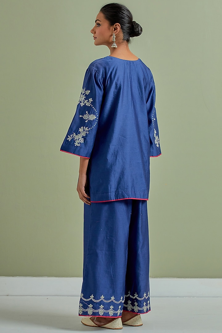 Blue Chanderi Silk Embroidered Kurta Set by Priya chaudhary at Pernia's Pop Up Shop