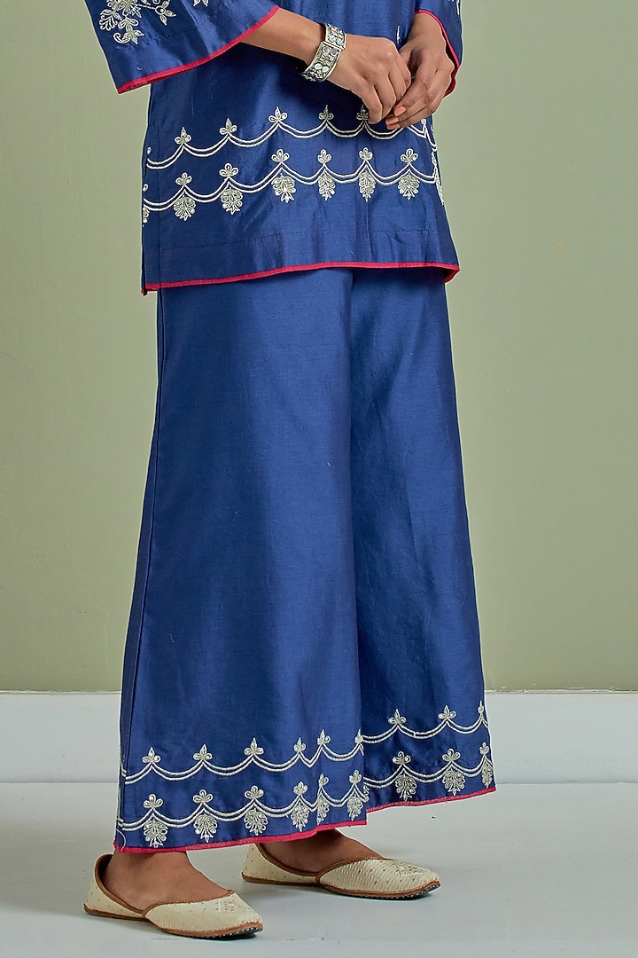 Blue Chanderi Silk Embroidered Kurta Set by Priya chaudhary at Pernia's Pop Up Shop