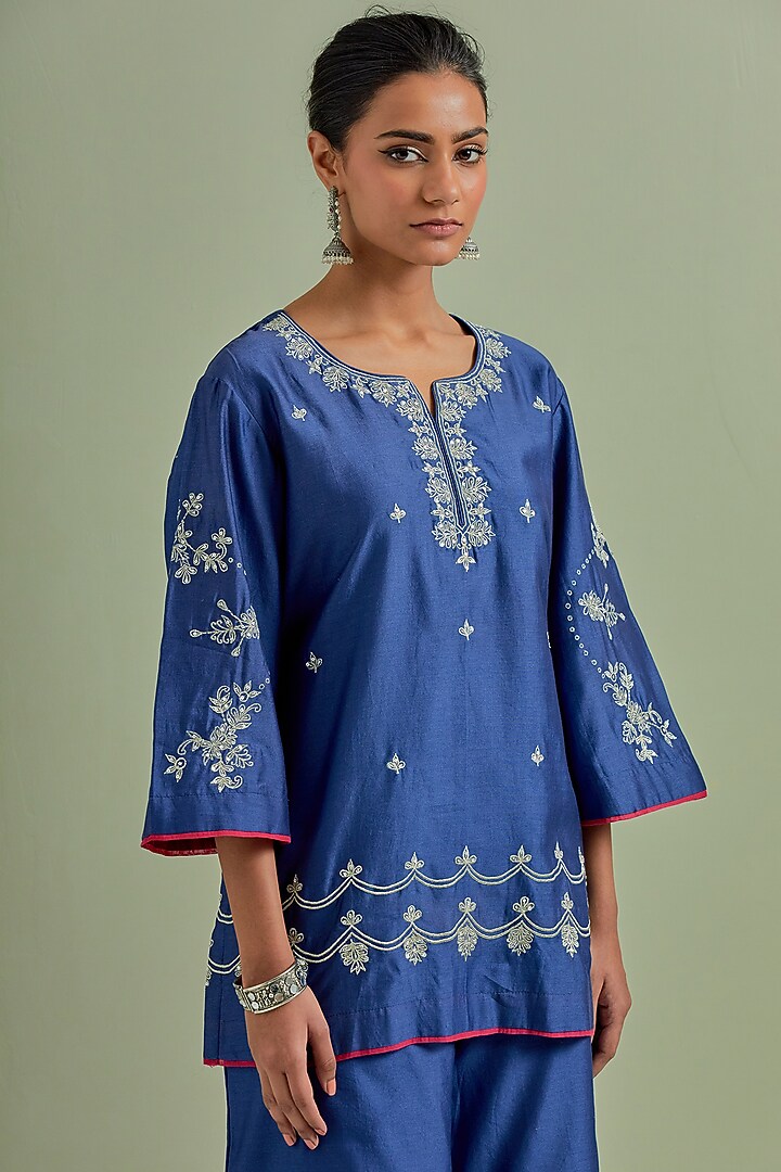 Blue Chanderi Silk Embroidered Kurta Set by Priya chaudhary at Pernia's Pop Up Shop