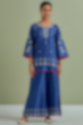 Blue Chanderi Silk Embroidered Kurta Set by Priya chaudhary at Pernia's Pop Up Shop