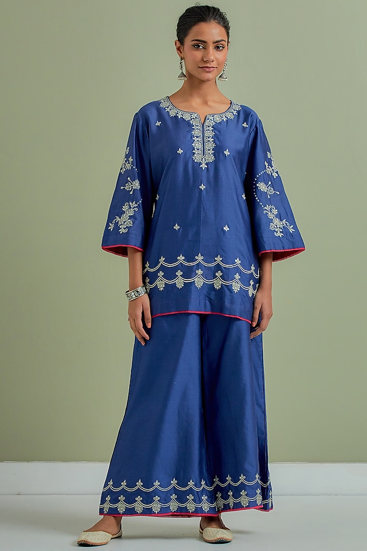 Blue Chanderi Silk Embroidered Kurta Set by Priya chaudhary at Pernia's Pop Up Shop