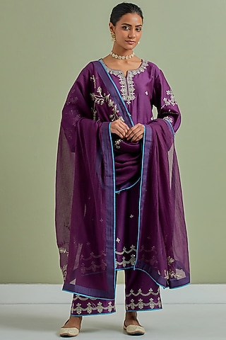 Purple Chanderi Silk Embroidered Kurta Set by Priya chaudhary
