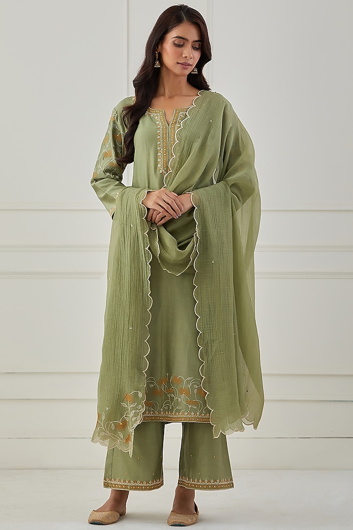 Green Embroidered Kurta Set by Priya chaudhary