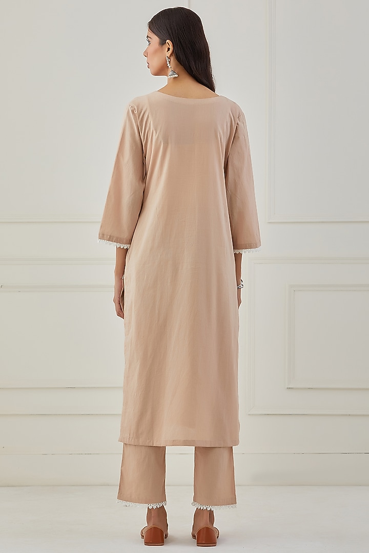 Beige Embroidered Kurta Set by Priya chaudhary at Pernia's Pop Up Shop