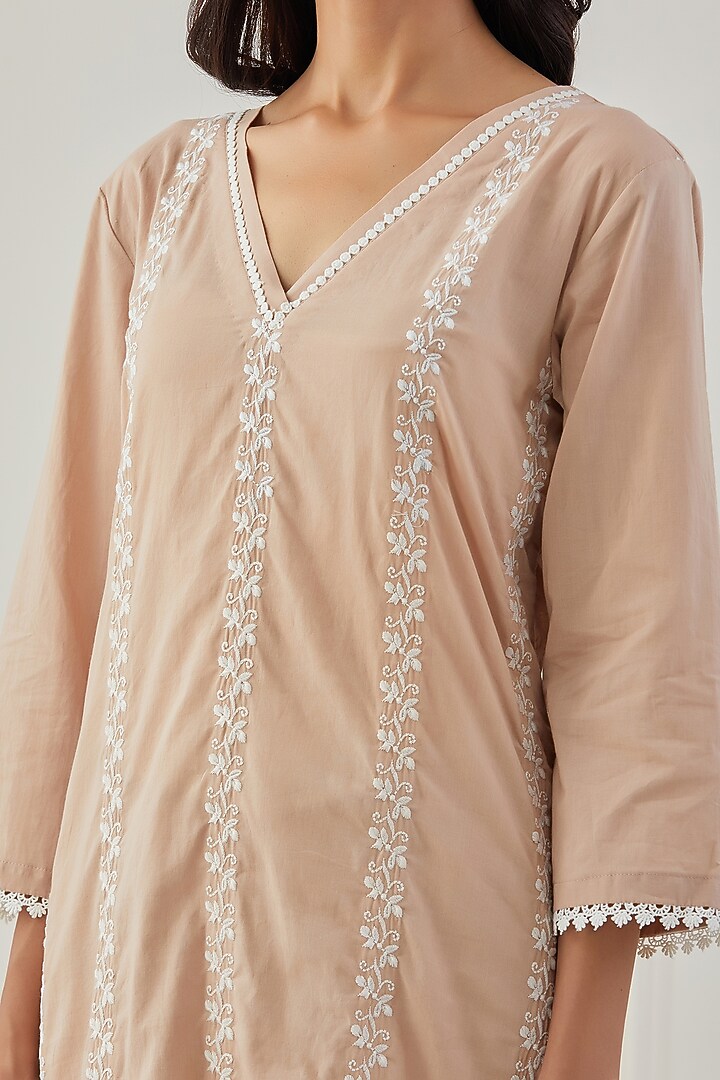Beige Embroidered Kurta Set by Priya chaudhary at Pernia's Pop Up Shop