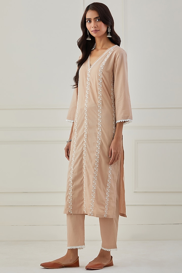 Beige Embroidered Kurta Set by Priya chaudhary at Pernia's Pop Up Shop