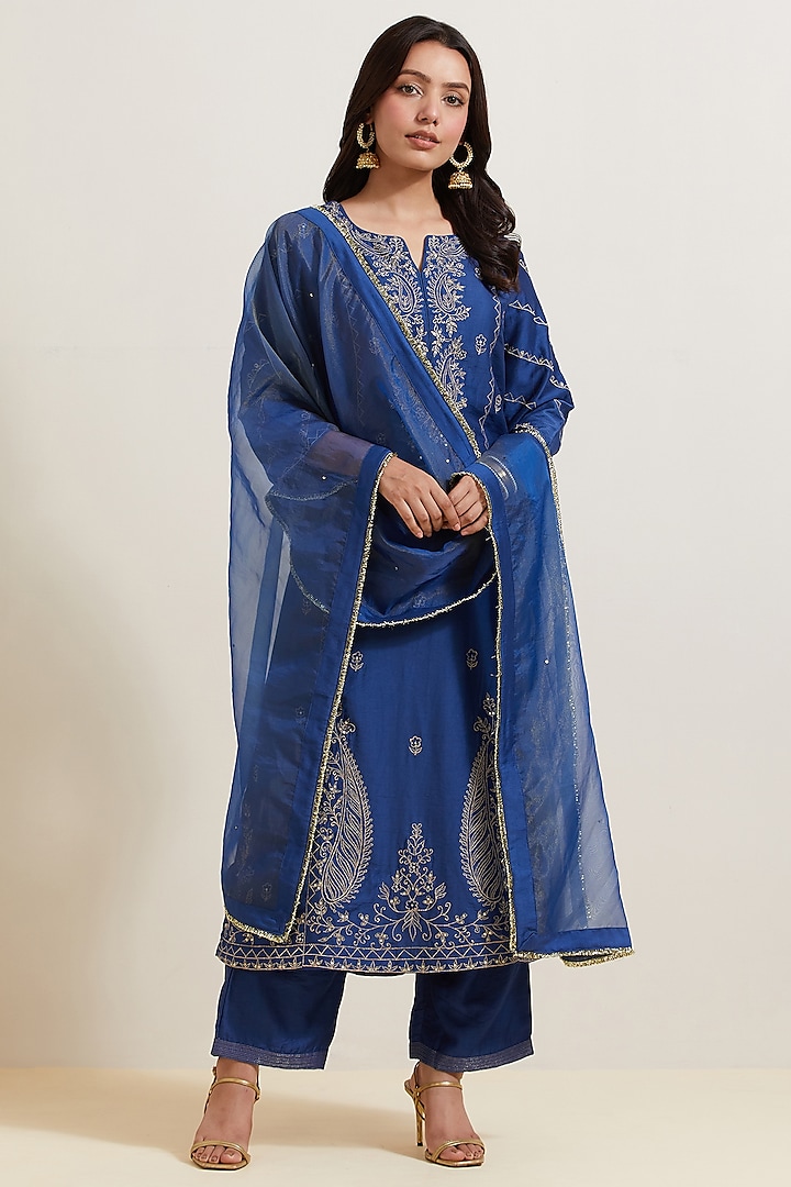 Blue Chanderi Silk Embroidered Kurta Set by Priya chaudhary at Pernia's Pop Up Shop