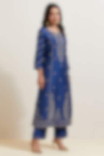 Blue Chanderi Silk Embroidered Kurta Set by Priya chaudhary at Pernia's Pop Up Shop