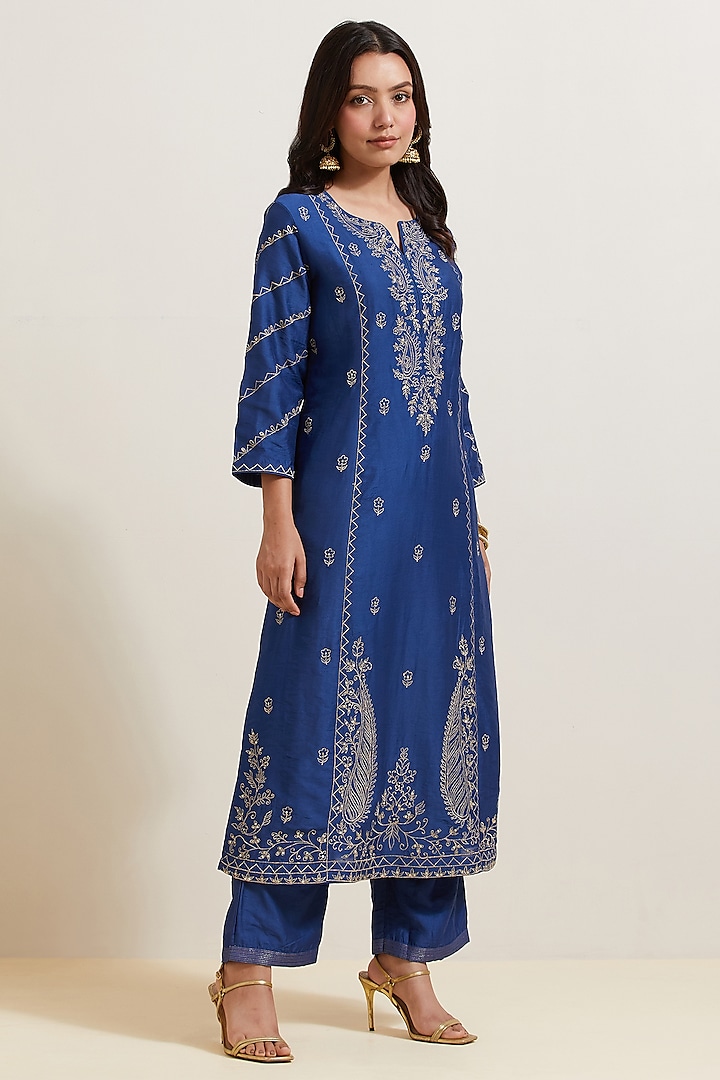 Blue Chanderi Silk Embroidered Kurta Set by Priya chaudhary at Pernia's Pop Up Shop