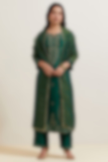 Green Chanderi Silk Embroidered Kurta Set by Priya chaudhary at Pernia's Pop Up Shop