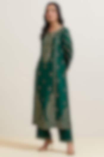 Green Chanderi Silk Embroidered Kurta Set by Priya chaudhary at Pernia's Pop Up Shop