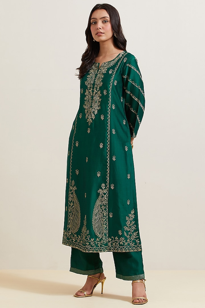 Green Chanderi Silk Embroidered Kurta Set by Priya chaudhary at Pernia's Pop Up Shop