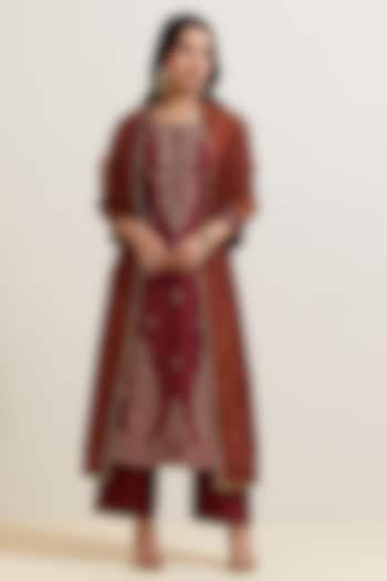 Maroon Chanderi Silk Embroidered Kurta Set by Priya chaudhary at Pernia's Pop Up Shop