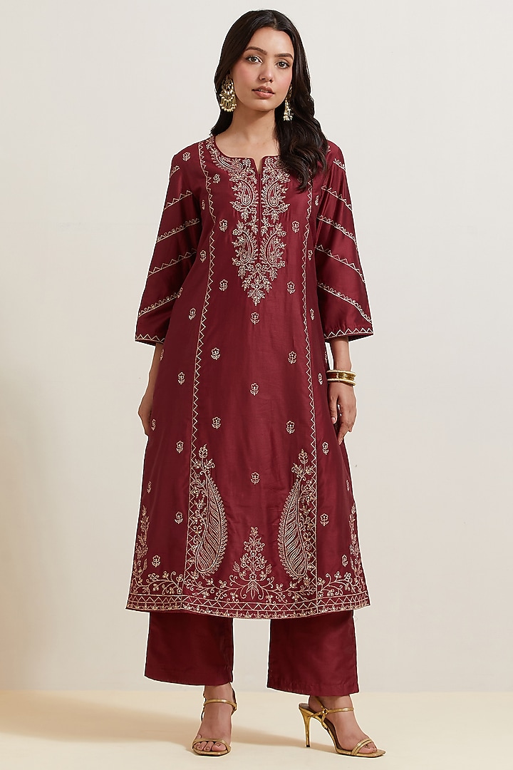 Maroon Chanderi Silk Embroidered Kurta Set by Priya chaudhary at Pernia's Pop Up Shop