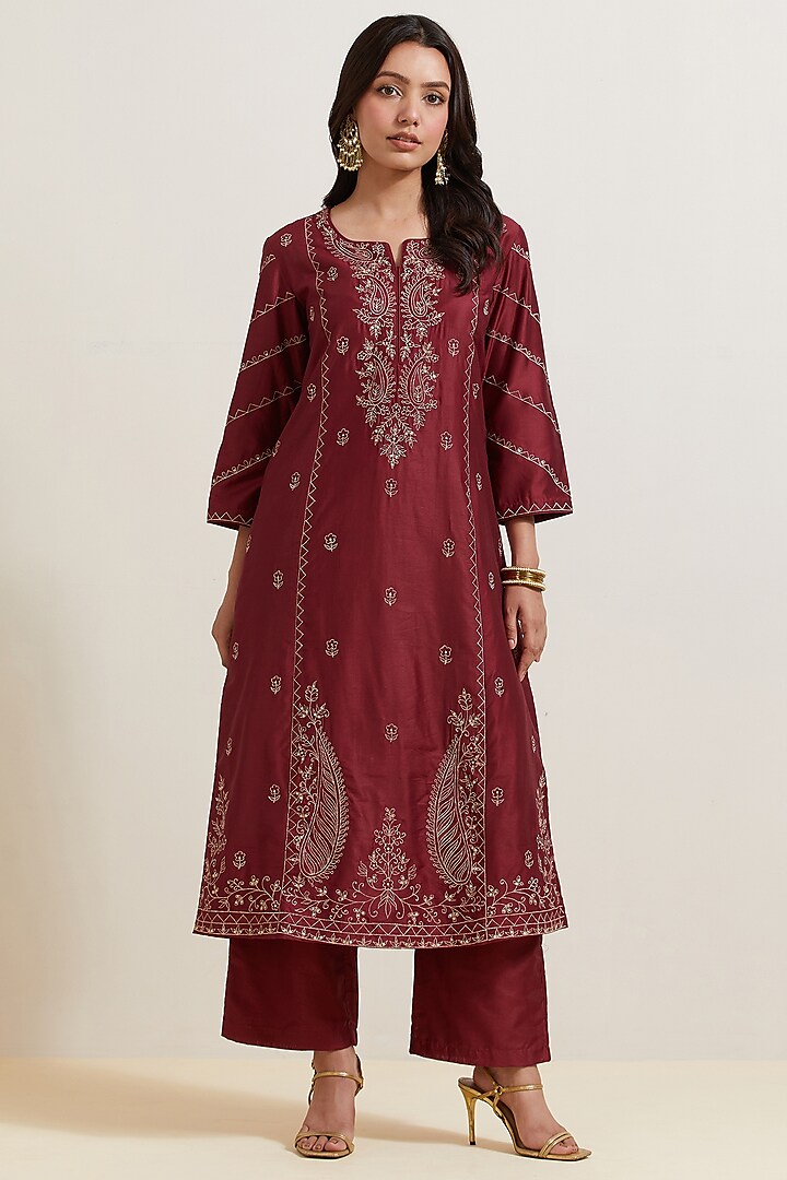 Maroon Chanderi Silk Embroidered Kurta by Priya chaudhary at Pernia's Pop Up Shop