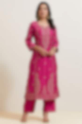 Pink Chanderi Silk Embroidered Kurta Set by Priya chaudhary at Pernia's Pop Up Shop