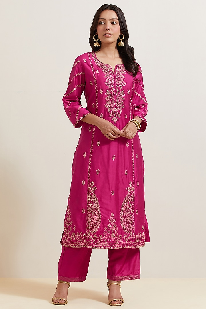 Pink Chanderi Silk Embroidered Kurta Set by Priya chaudhary at Pernia's Pop Up Shop