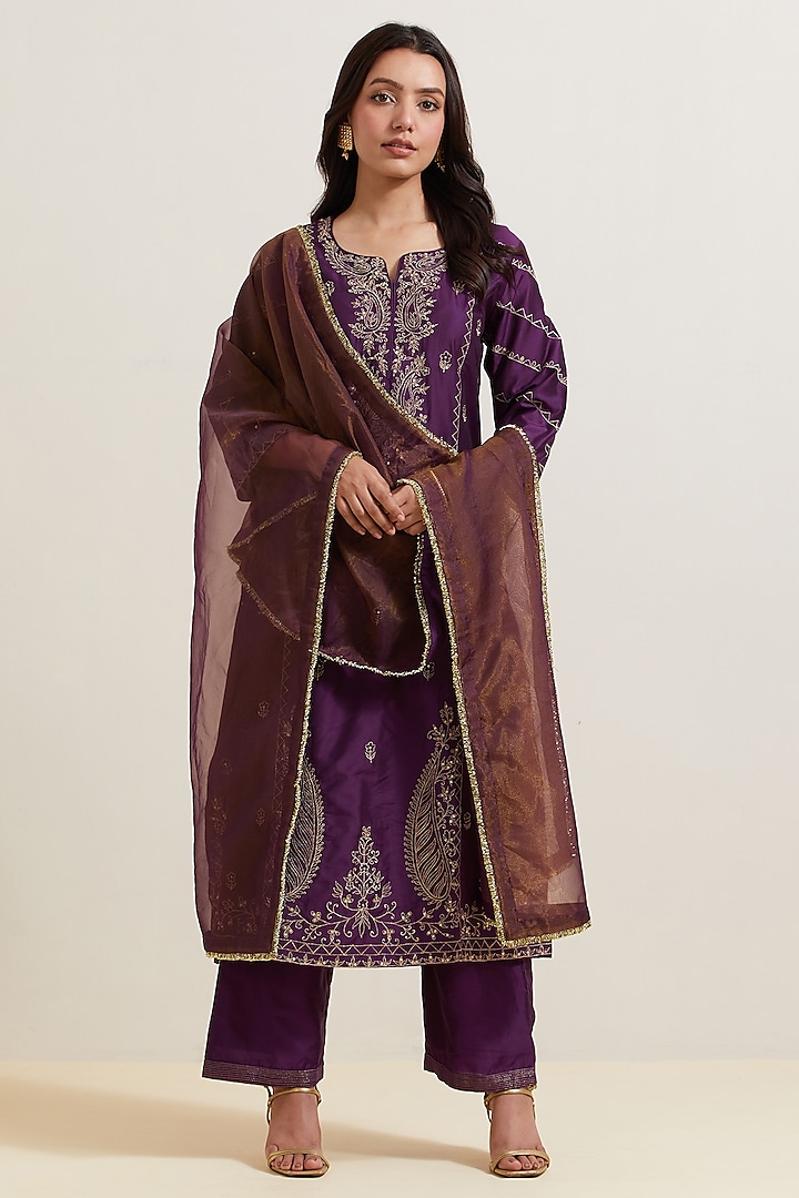 Purple Chanderi Silk Embroidered Kurta Set by Priya chaudhary at Pernia's Pop Up Shop