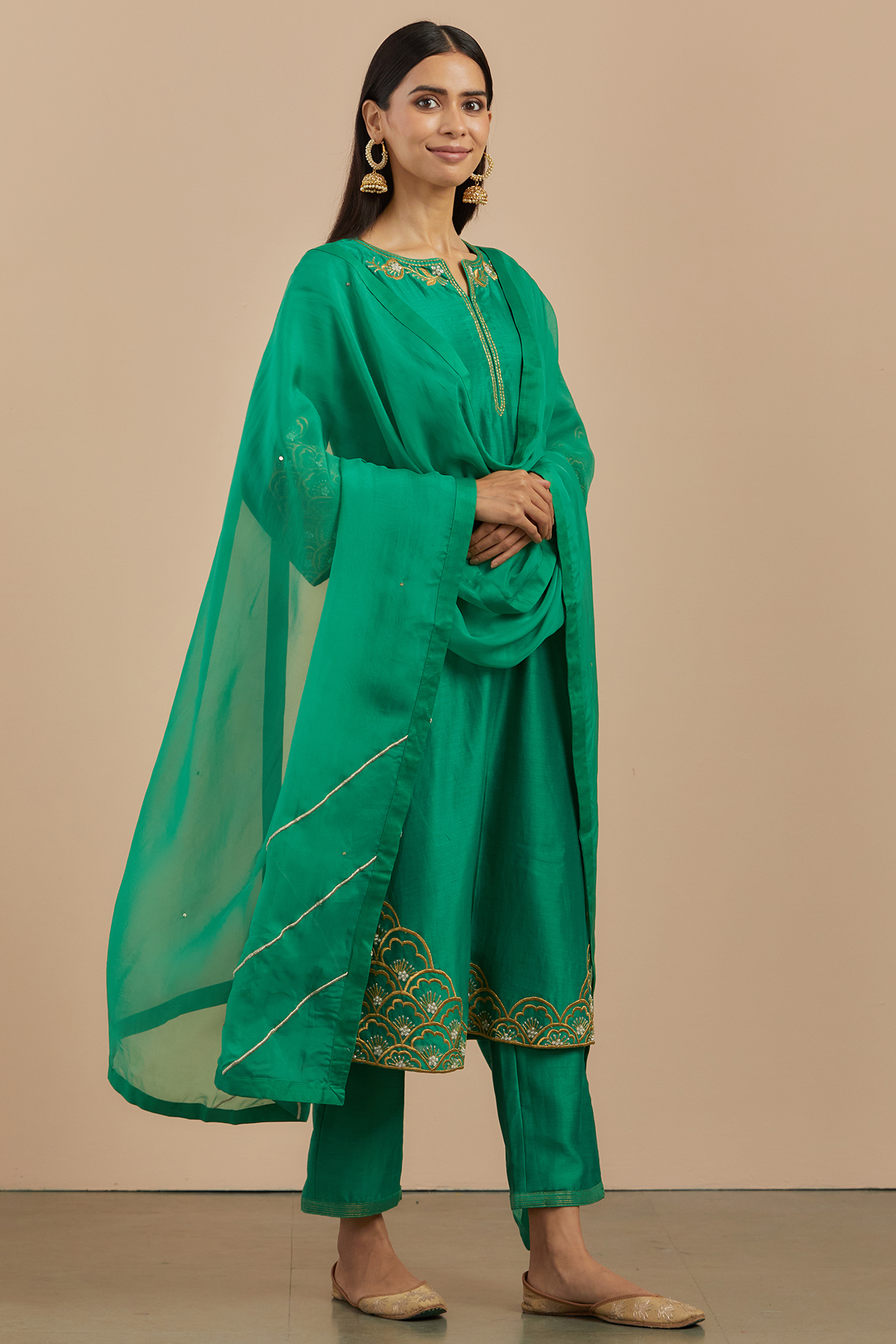 Green Embroidered Kurta Set by Priya chaudhary