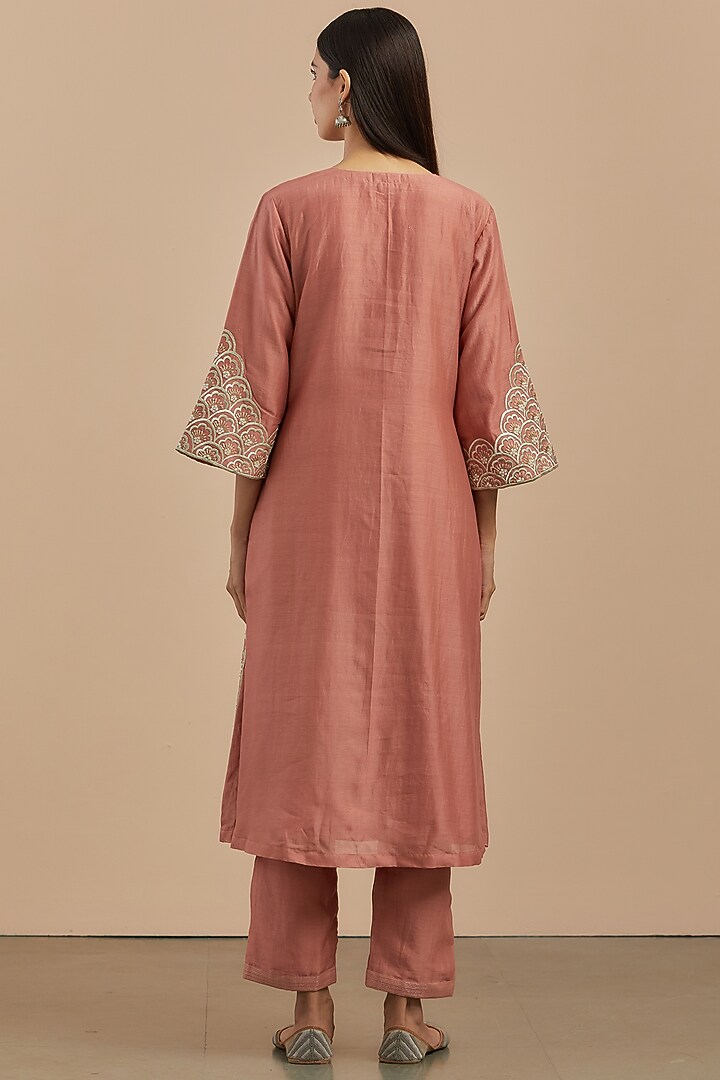 Dust Pink Embroidered Kurta Set by Priya chaudhary at Pernia's Pop Up Shop