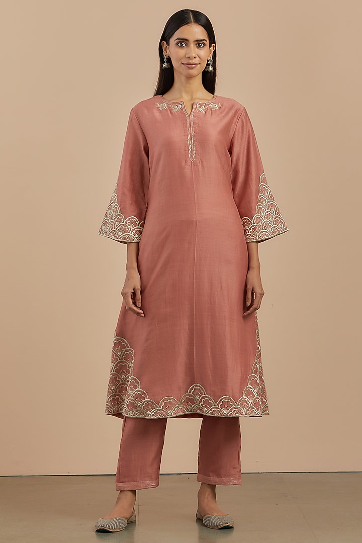 Dust Pink Embroidered Kurta Set by Priya chaudhary at Pernia's Pop Up Shop