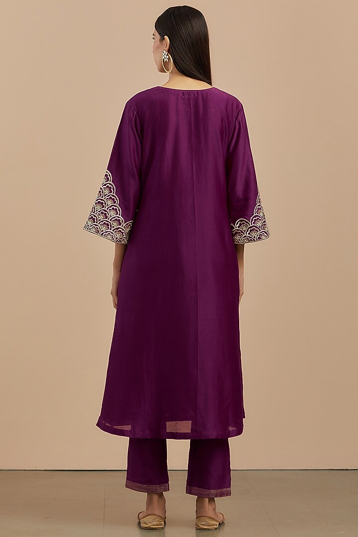 Purple Embroidered Kurta Set by Priya chaudhary at Pernia's Pop Up Shop