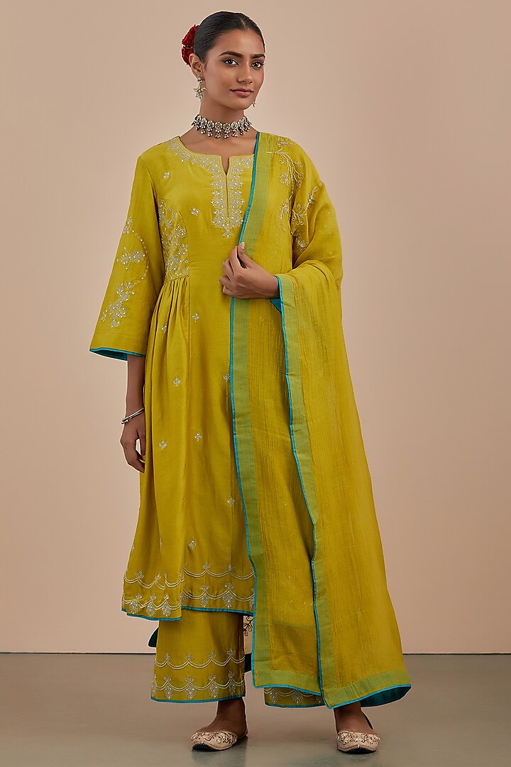 Lime Green Embroidered Kurta Set by Priya chaudhary