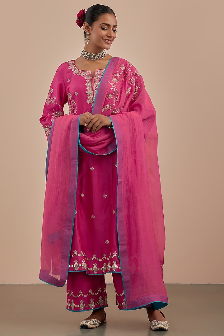 Pink Embroidered Kurta Set by Priya chaudhary