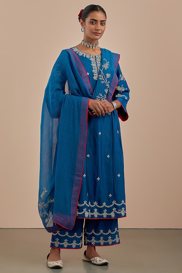 Blue Embroidered Kurta Set by Priya chaudhary