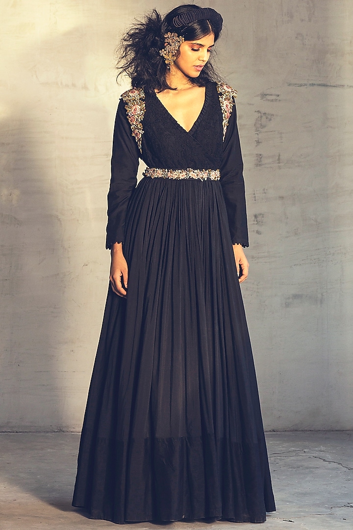 Black Embroidered Anarkali Set With Belt by Parul & Preyanka at Pernia's Pop Up Shop