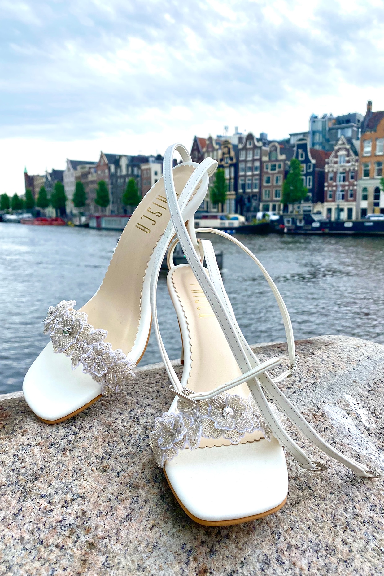 What To Wear When: Bridal Flats Vs Heels | WeddingBazaar