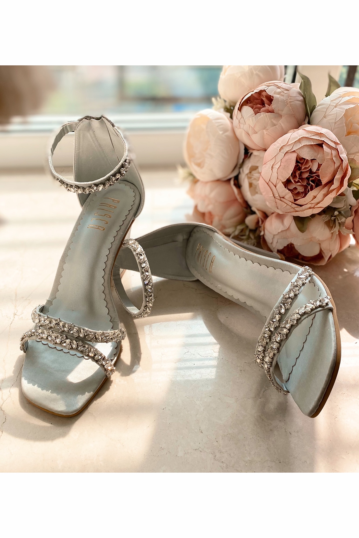 Single Toe Diamond Sandals - Craze Fashion