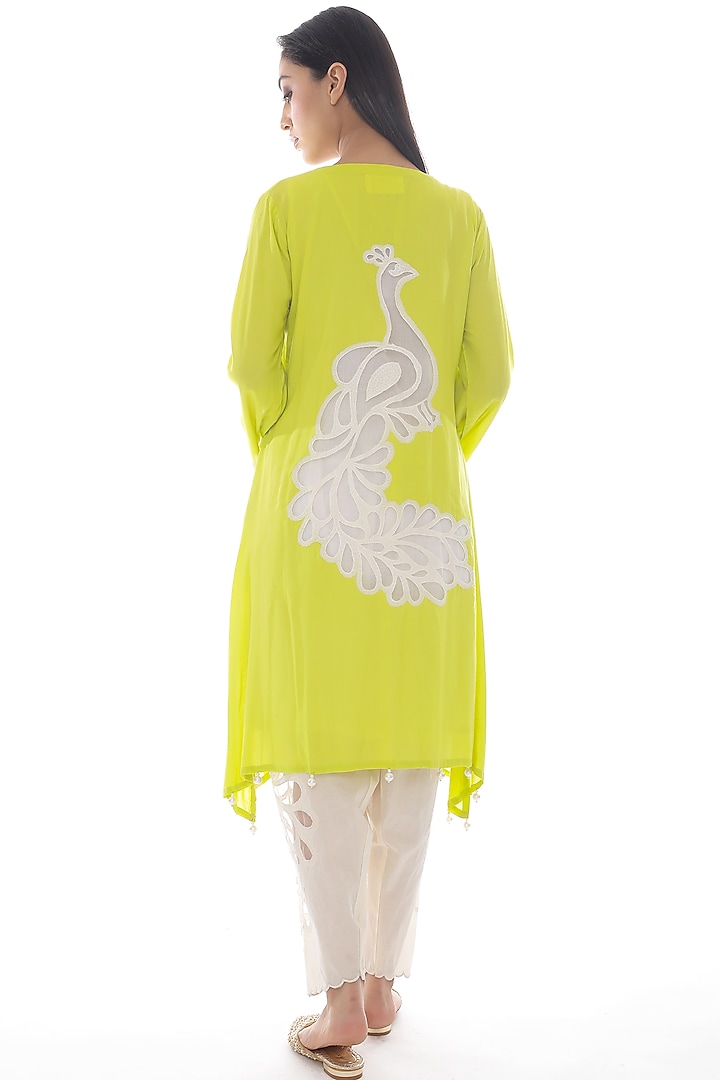 Green Embroidered Kurta Set by Pooja Rajpal Jaggi at Pernia's Pop Up Shop