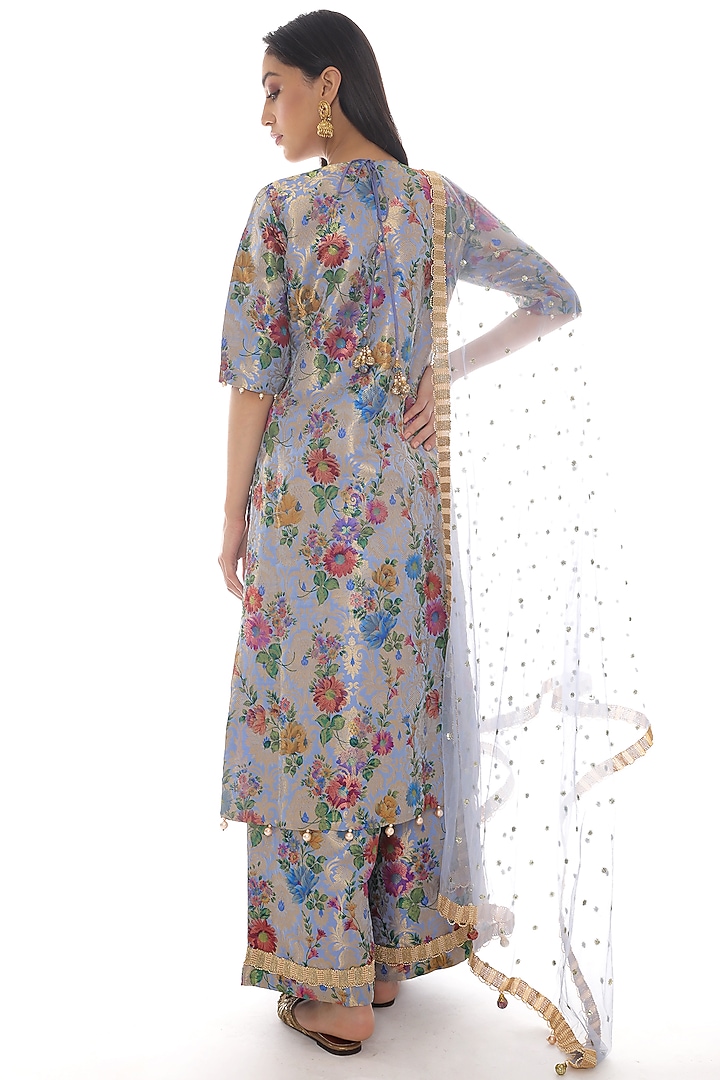Blue Embroidered Kurta Set by Pooja Rajpal Jaggi at Pernia's Pop Up Shop