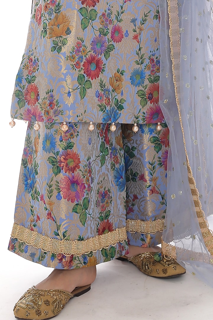 Blue Embroidered Kurta Set by Pooja Rajpal Jaggi at Pernia's Pop Up Shop