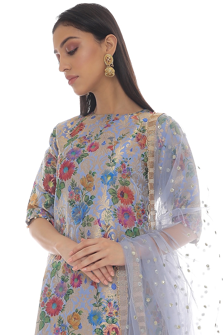 Blue Embroidered Kurta Set by Pooja Rajpal Jaggi at Pernia's Pop Up Shop