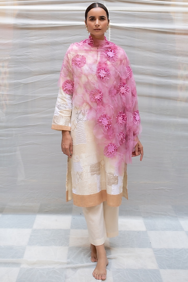 Pink Tulle Embroidered Stole by Priyanka Raajiv at Pernia's Pop Up Shop