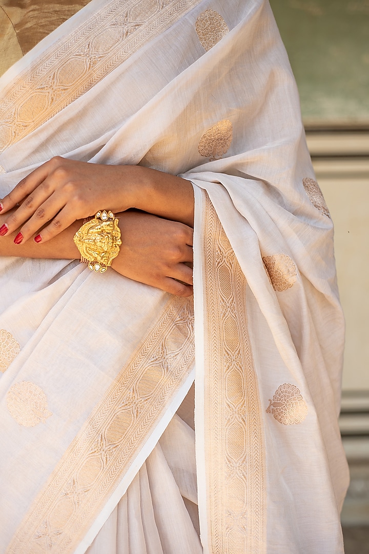 Ivory Silk Banarasi Wedding Saree Set by Priyanka Raajiv at Pernia's Pop Up Shop