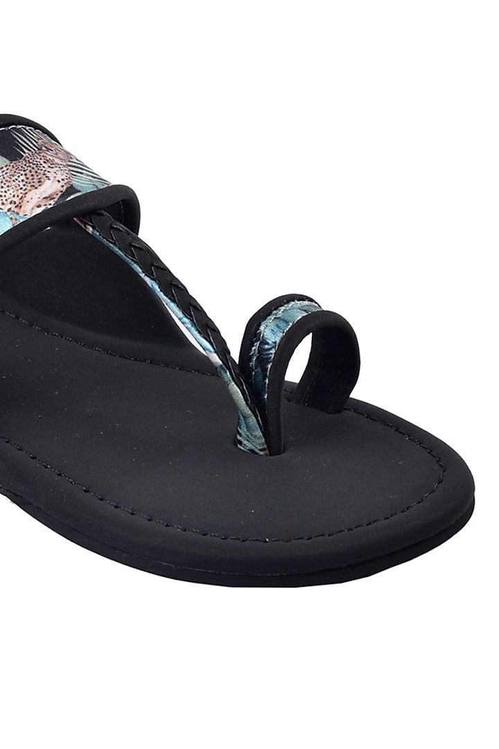 Black Printed Kolhapuri Flats For Girls by Preet Kaur-Kids at Pernia's Pop Up Shop