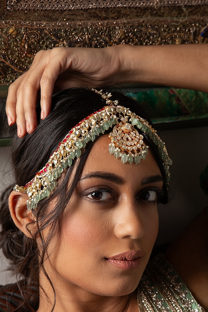 Gold Finish Red & Green Kundan Polki Matha Patti by Preeti Mohan at Pernia's Pop Up Shop