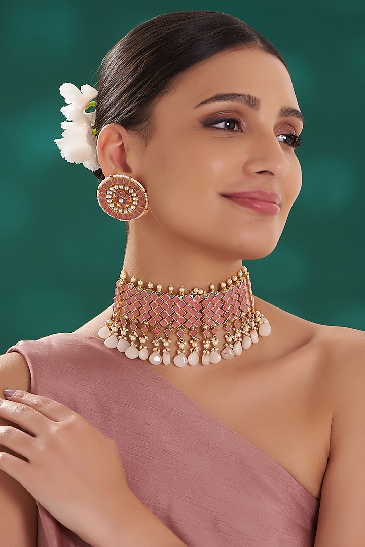 Gold Finish Peach Kundan Choker Necklace Set by Preeti Mohan