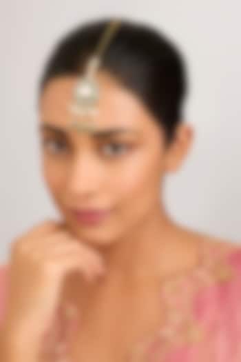 Gold Finish Kundan Polki & Green Stone Maangtikka by Preeti Mohan at Pernia's Pop Up Shop