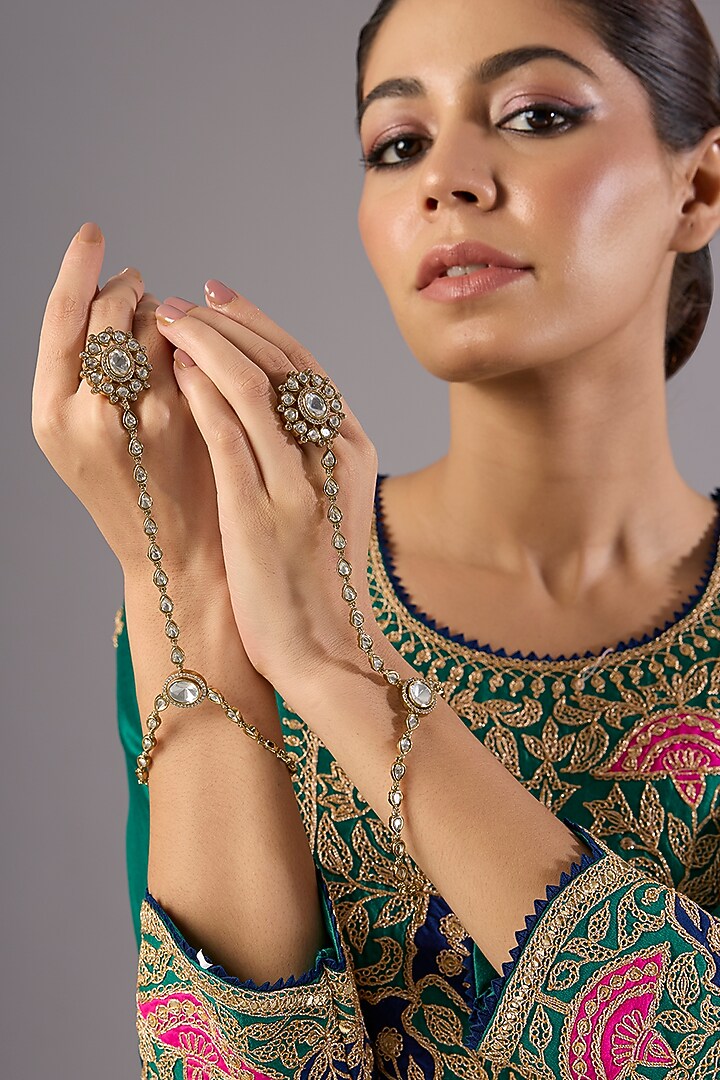 Antique Gold Finish Kundan Polki Haathphool (Set Of 2) by Preeti Mohan at Pernia's Pop Up Shop