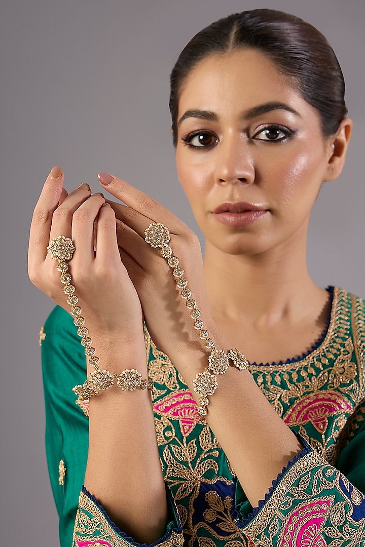 Antique Gold Finish Kundan Polki Haathphool (Set Of 2) by Preeti Mohan at Pernia's Pop Up Shop