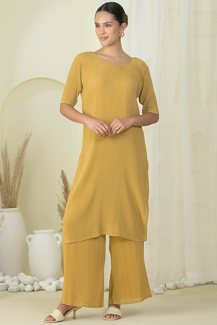 Summer Gold Georgette Viscose & Polyester Kurta Set by Preeti Mehta at Pernia's Pop Up Shop